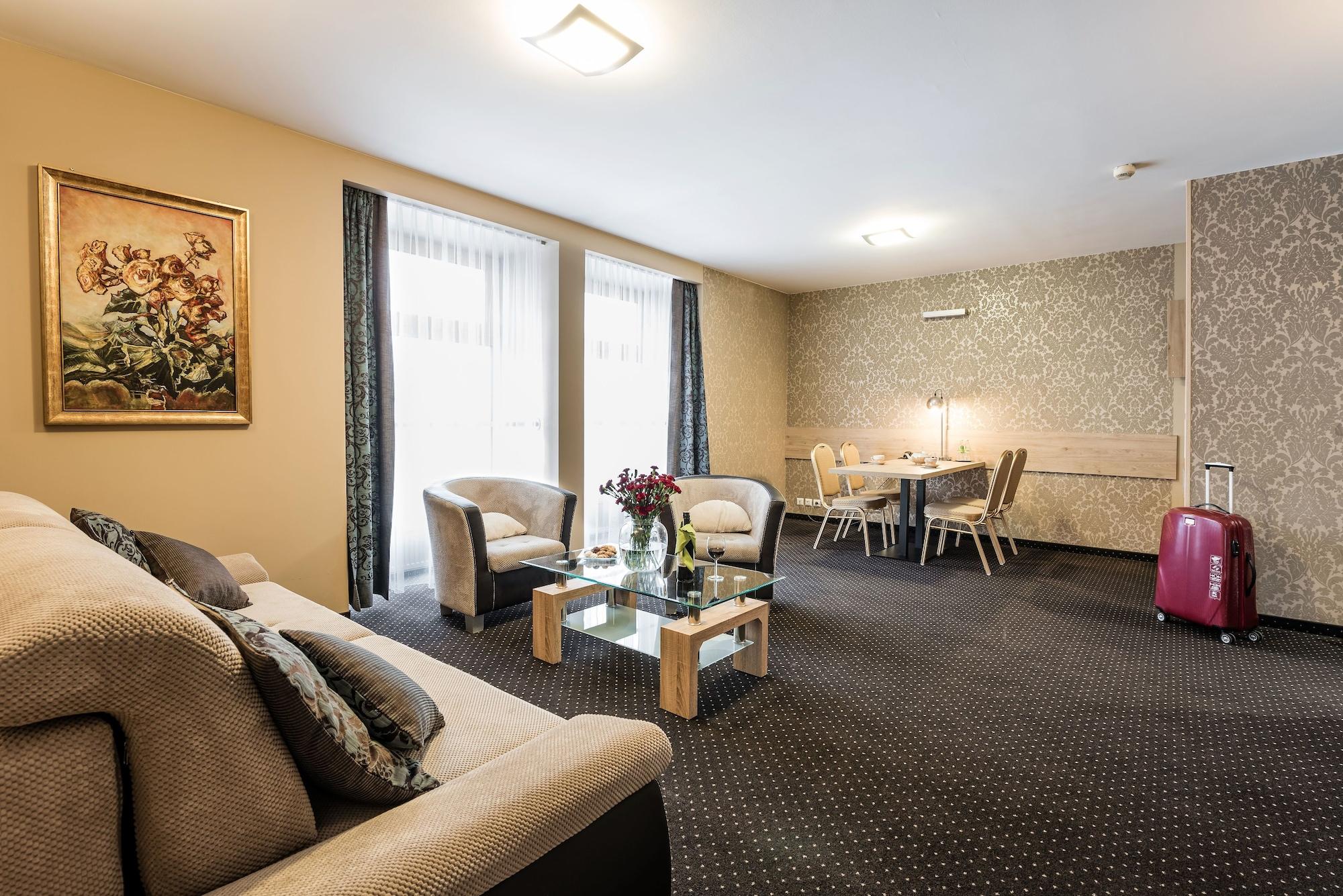 Hotel Wilga Краков Экстерьер фото