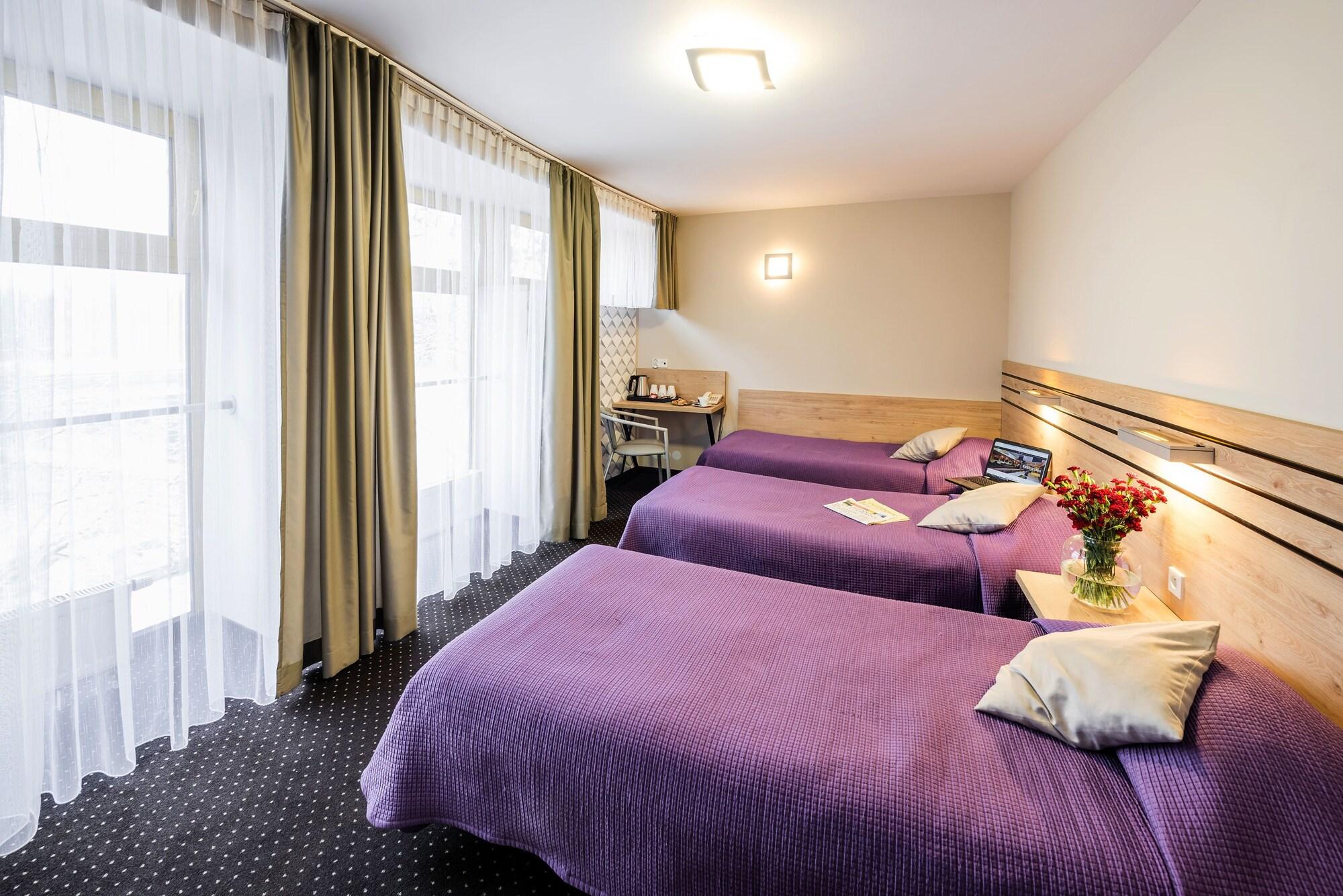 Hotel Wilga Краков Экстерьер фото