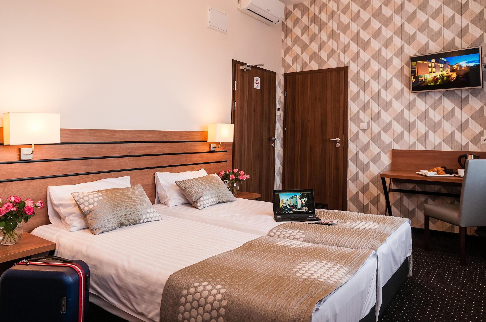 Hotel Wilga Краков Экстерьер фото