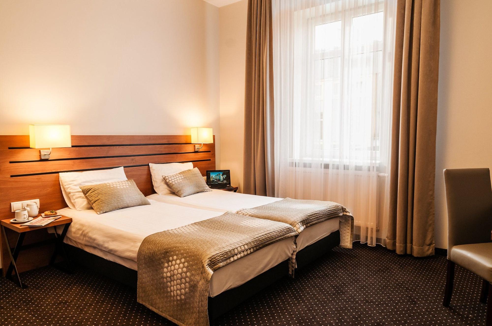 Hotel Wilga Краков Экстерьер фото