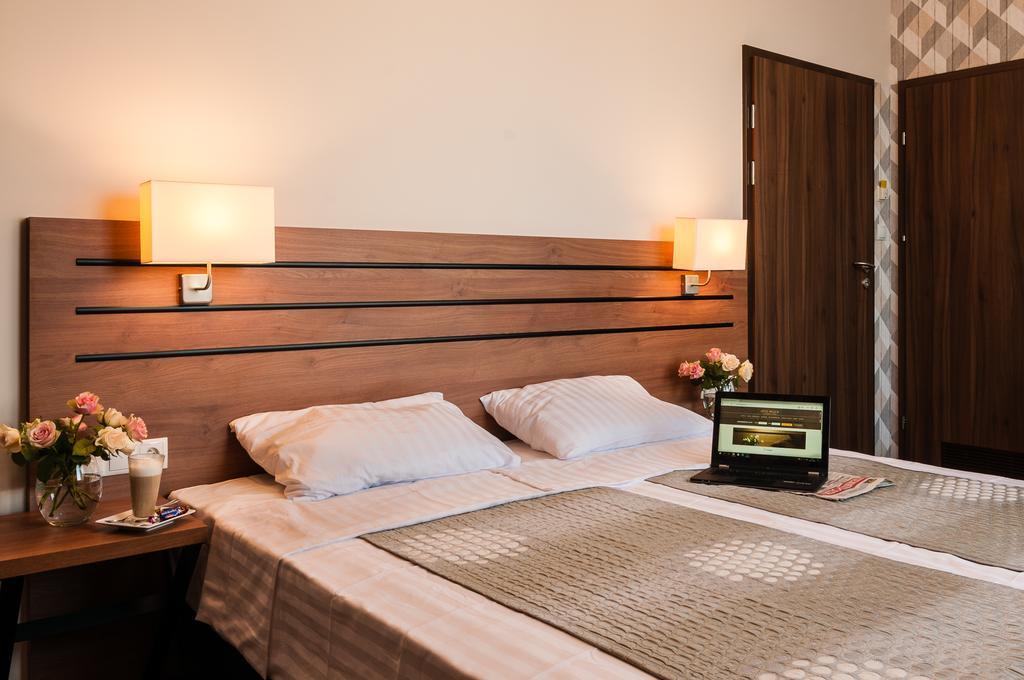 Hotel Wilga Краков Экстерьер фото