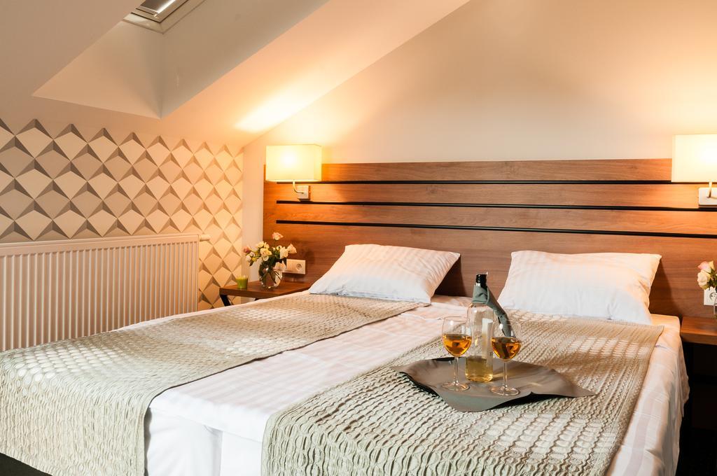 Hotel Wilga Краков Экстерьер фото