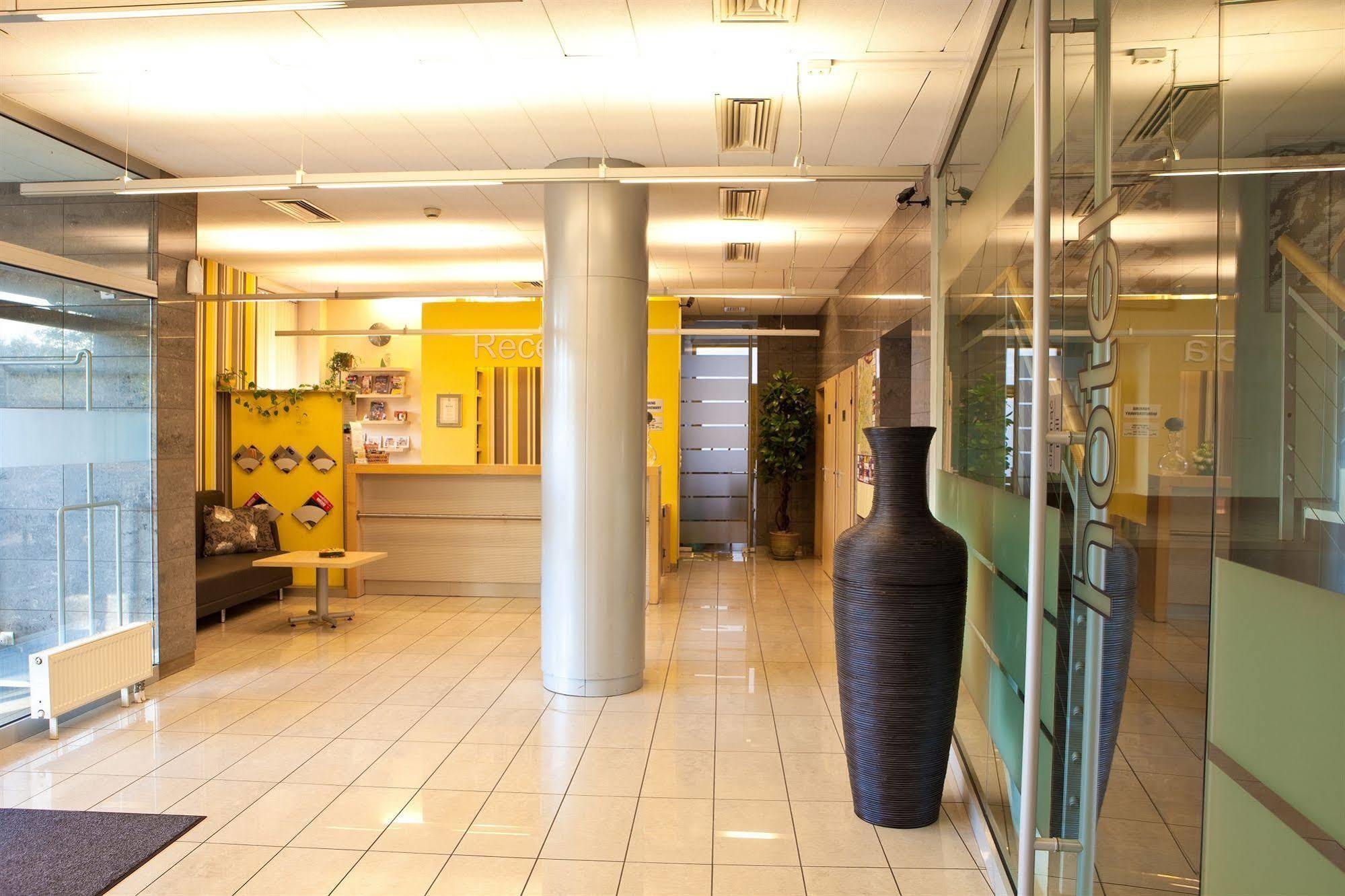 Hotel Wilga Краков Экстерьер фото