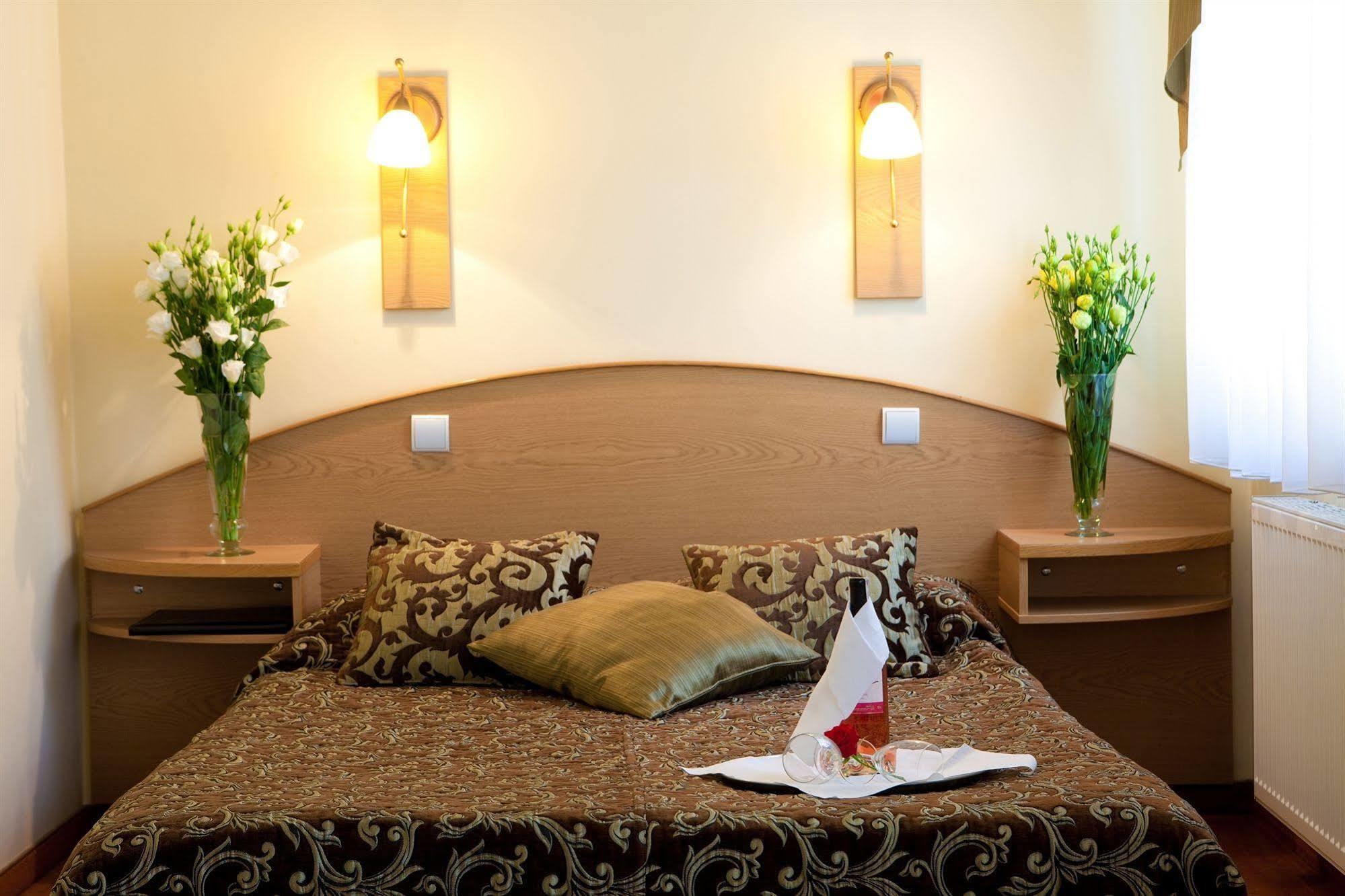 Hotel Wilga Краков Экстерьер фото