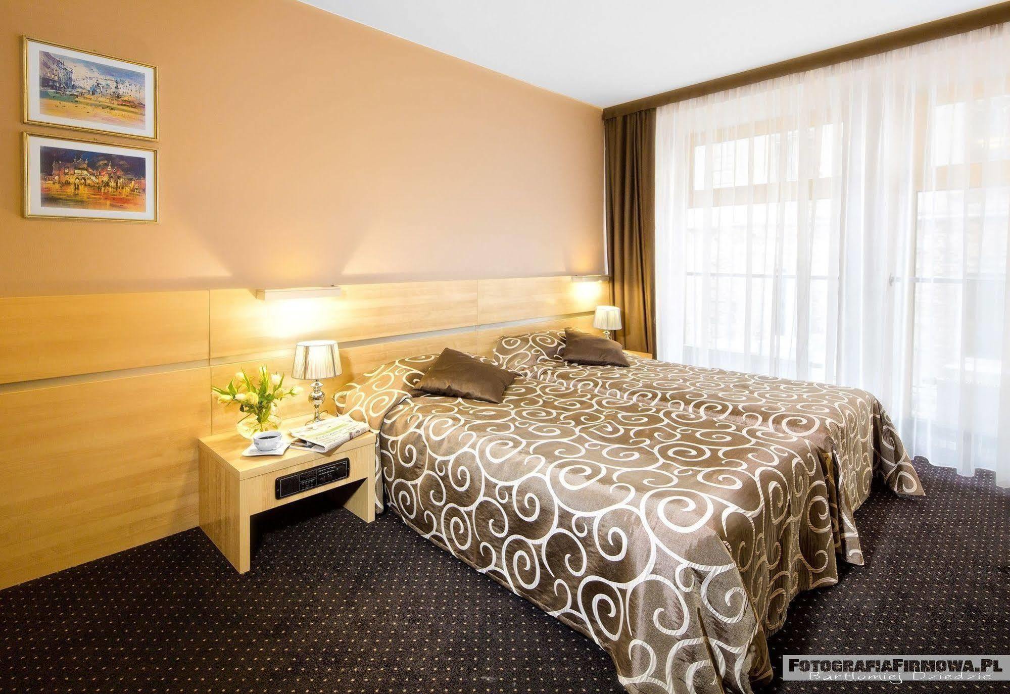 Hotel Wilga Краков Экстерьер фото