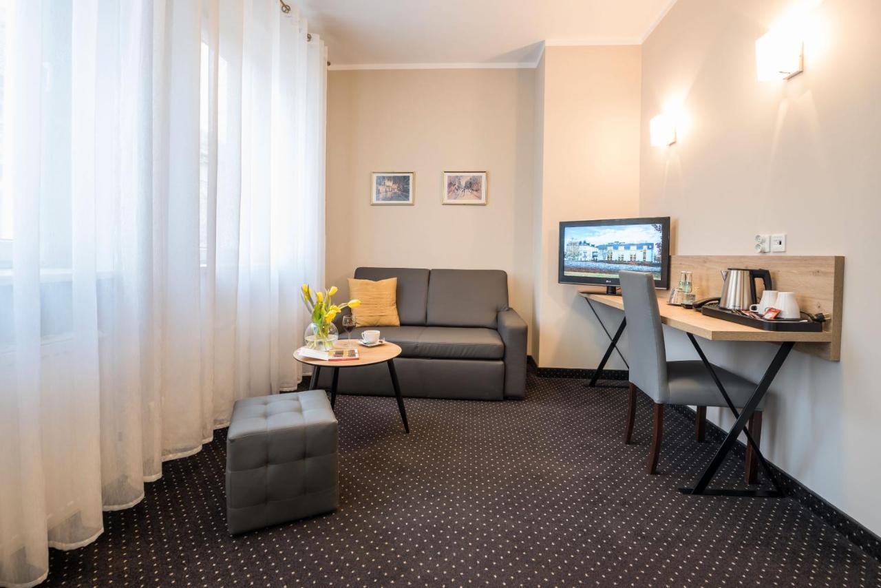Hotel Wilga Краков Экстерьер фото